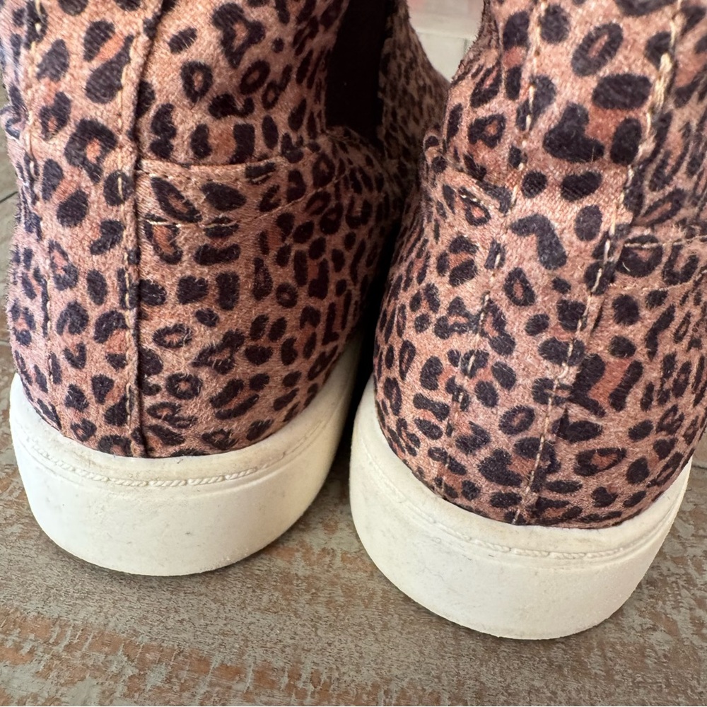 Wonderly Wendalynn Cheetah Print Ankle Boots - Picture 7 of 9